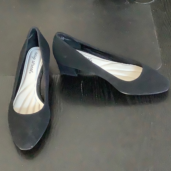 Easy Street black velvet two inch heel - Picture 2 of 5